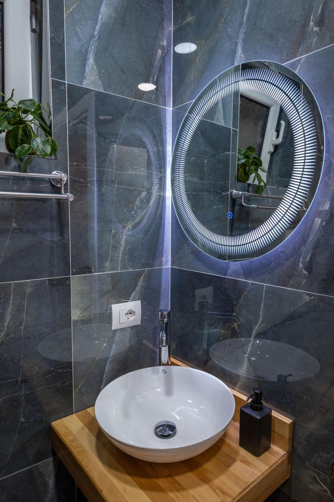 Crown Hf Apartment Ksamil